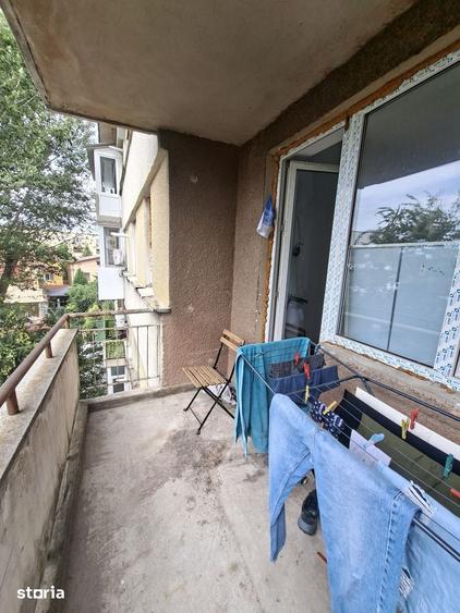 Apartament cu 3 camere semidecomandat în Calea București