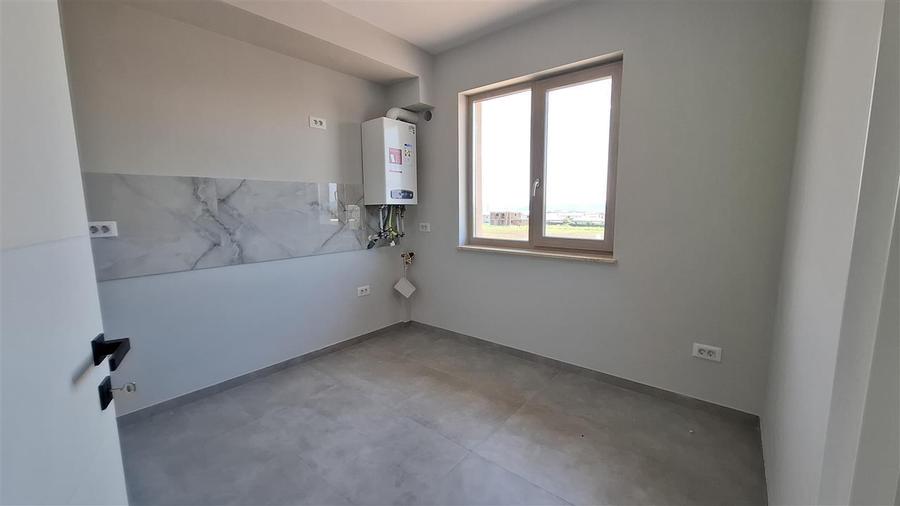 Apartament cu 3 camere semidecomandat în Valea Lupului