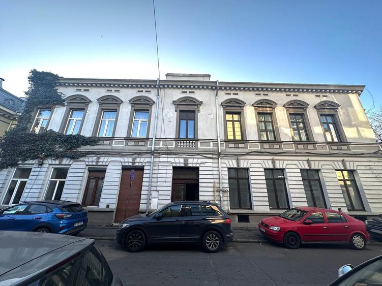 Apartament cu 3 camere semidecomandat în Grădina Icoanei