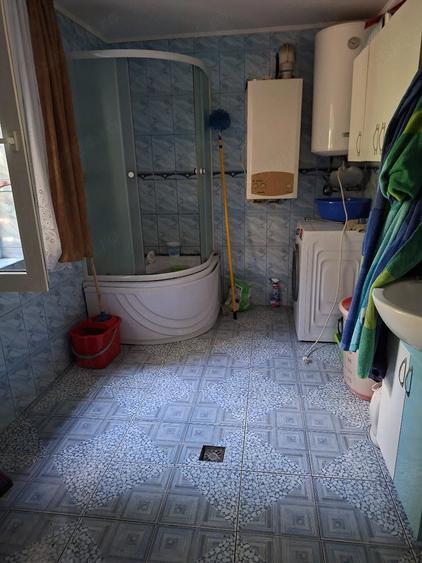Casă cu 5 camere cu Teren 11000 Mp în Central