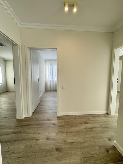 Apartament cu 4 camere semidecomandat, mobilat în Florești