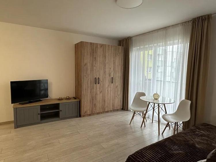 Apartament cu 2 camere nedecomandat, mobilat în Tractorul