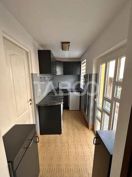 Apartament cu 5 camere semidecomandat, mobilat în Lazaret