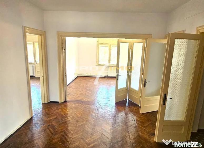 Apartament cu 6 camere decomandat în Central