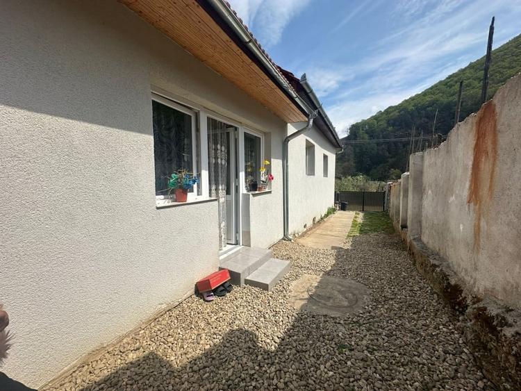 Casă individuală cu 3 camere cu Teren 380 Mp în Cugir
