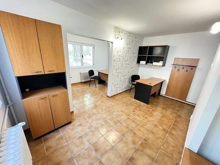 Spațiu comercial, de 30 mp, în Podu Roș
