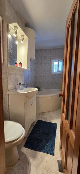 Apartament cu 3 camere decomandat, mobilat în Central