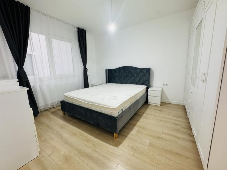 Apartament cu 3 camere semidecomandat, mobilat în Central