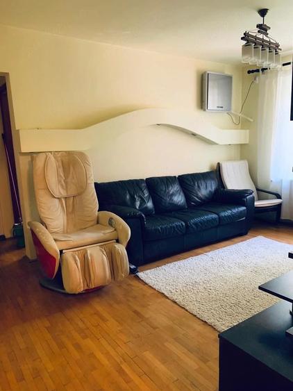 Apartament cu 3 camere semidecomandat în Teiul Doamnei