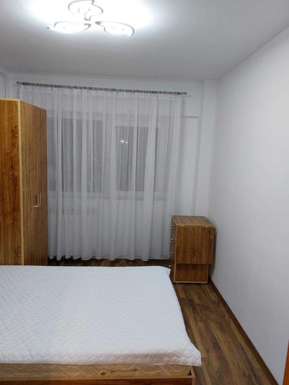 Apartament cu 3 camere semidecomandat în Muncii