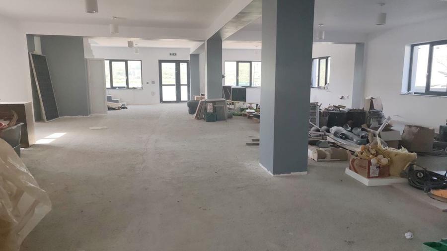 Spațiu comercial, de 386 mp, în Bălteni