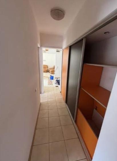 Apartament cu 3 camere decomandat, mobilat în Iancului