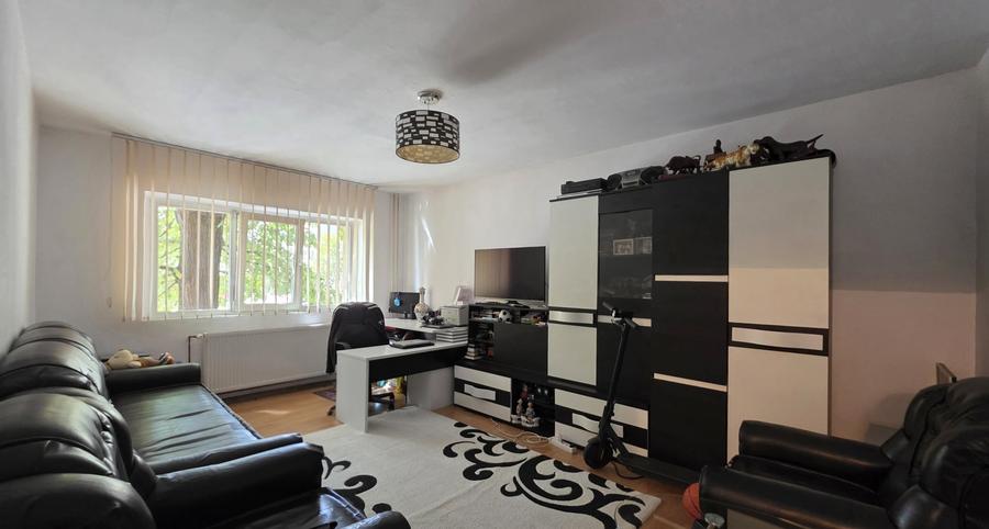 Apartament cu 3 camere decomandat, mobilat în Fabric