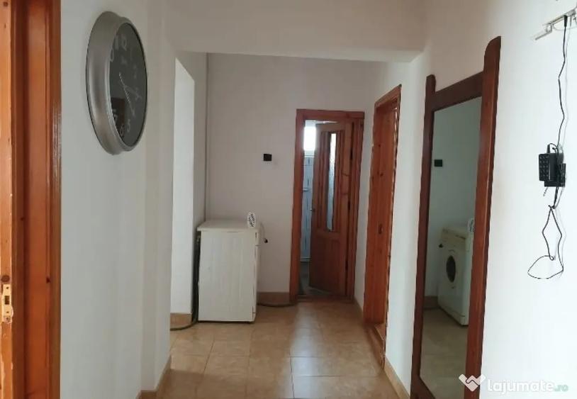 Apartament cu 3 camere decomandat în Obcini