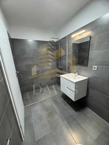 Apartament cu 2 camere semidecomandat, mobilat în Semicentral
