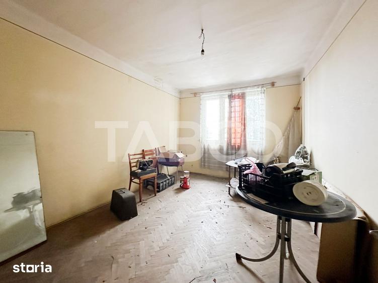 Casă cu 5 camere cu Teren 532 Mp în Gruia