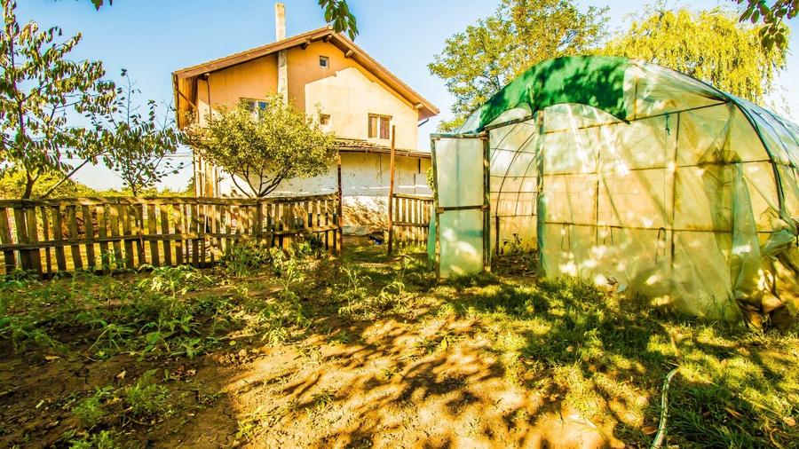 Casă individuală cu 7 camere cu Canalizare în Islaz