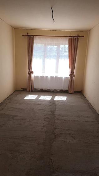 Casă cu 4 camere în Zăbrani