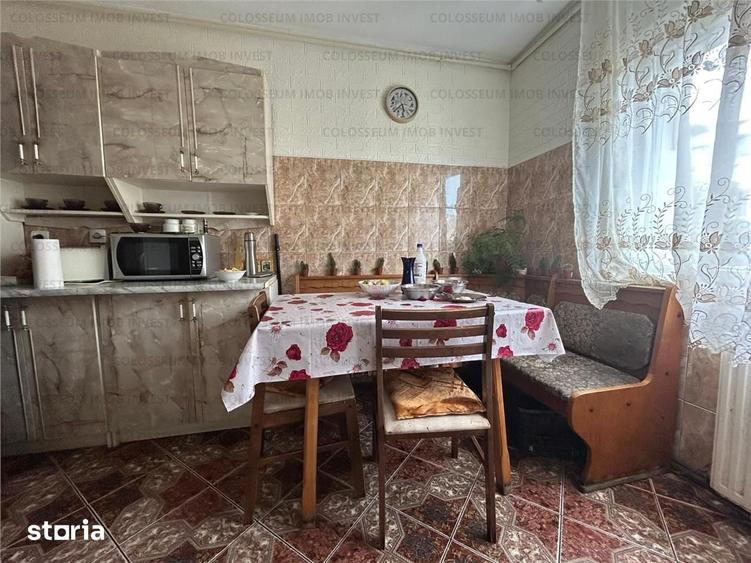 Apartament cu 3 camere decomandat în Dârste