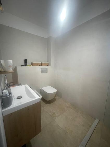 Casă individuală cu 5 camere cu Garaj în Șimnicu de Sus