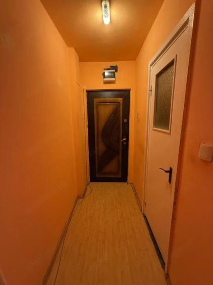 Apartament cu 3 camere semidecomandat în P-ța Doina