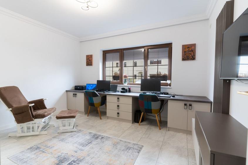 Duplex cu 5 camere cu Canalizare în Mehala