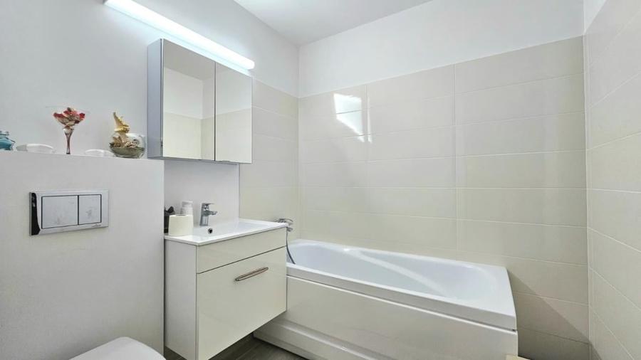 Apartament cu 3 camere decomandat, mobilat în Păcii