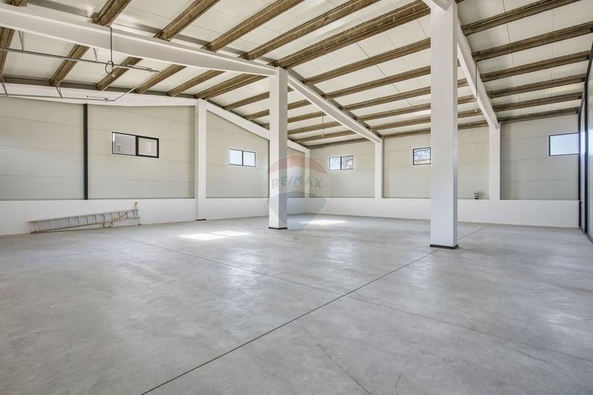 Spațiu industrial, de 1,763 mp, în Periferie