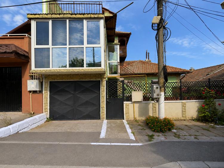 Casă individuală cu 5 camere cu Canalizare în Ovidiu