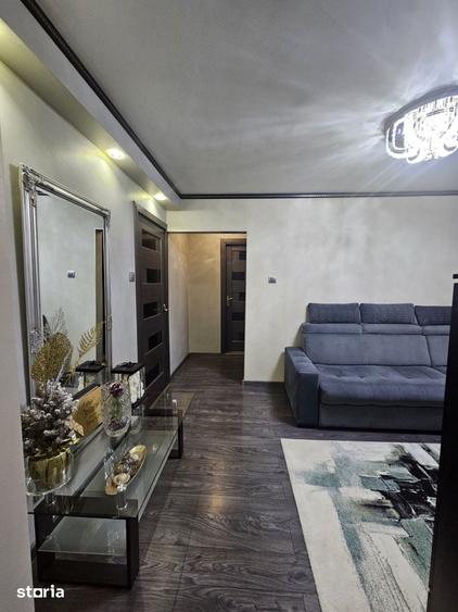 Apartament cu 4 camere decomandat în Vitan