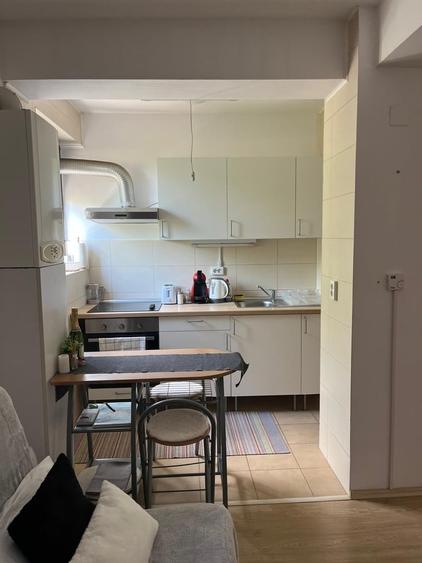 Garsonieră decomandată în Păcii
