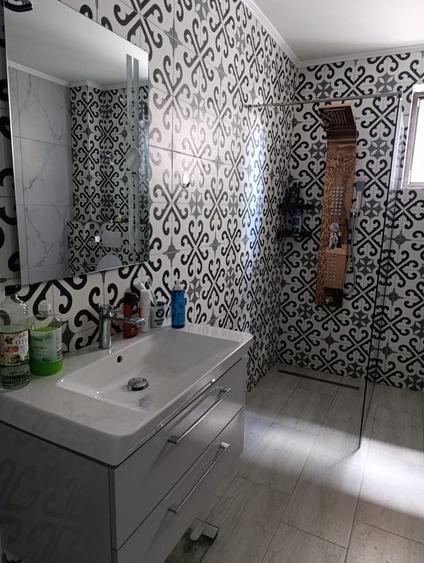 Casă cu 4 camere cu Teren 300 Mp în Tuzla
