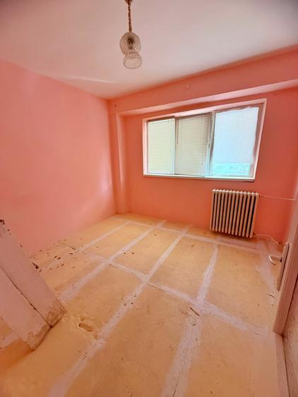 Apartament cu 4 camere decomandat în Central