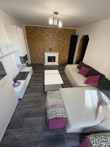 Apartament cu 3 camere semidecomandat în Girocului