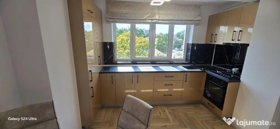 Apartament cu 3 camere decomandat în Ultracentral