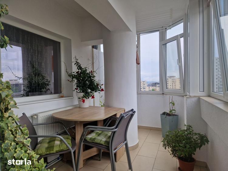 Apartament cu 3 camere decomandat în Republicii