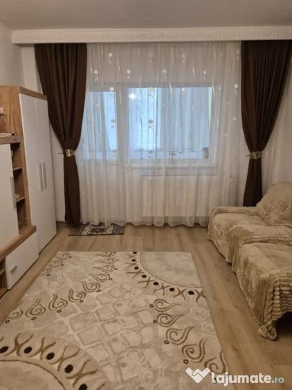 Apartament cu 3 camere semidecomandat în Militari