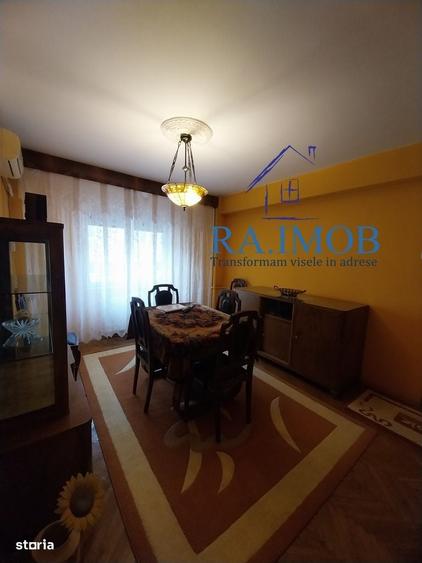 Apartament cu 3 camere semidecomandat în Ultracentral