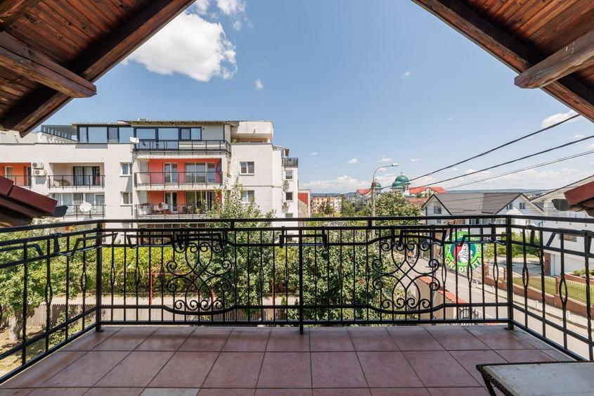Casă individuală cu 10 camere cu Canalizare în Găvana
