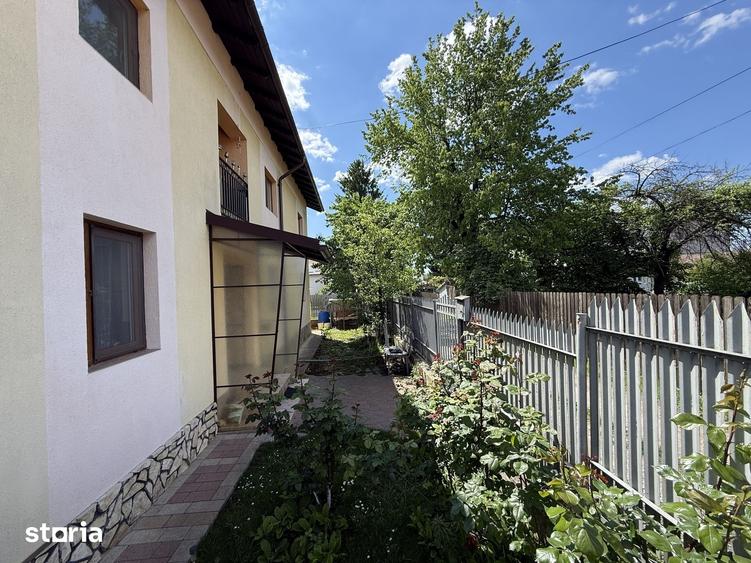 Casă cu 9 camere cu Teren 238 Mp în Central