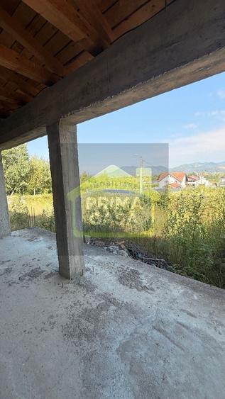 Casă individuală cu 3 camere cu Teren 1678 Mp în Est
