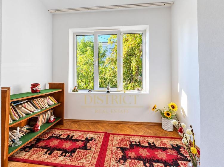 Apartament cu 3 camere decomandat, mobilat în Girocului