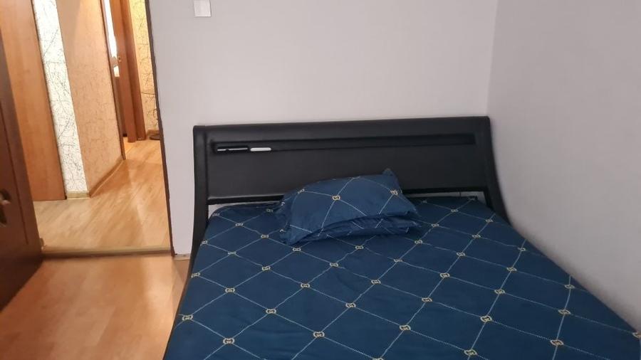 Apartament cu 3 camere decomandat în Craiovița Nouă