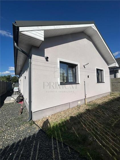 Duplex cu 3 camere cu Canalizare în Sânmihaiu Român
