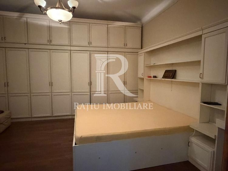 Apartament cu 3 camere decomandat, mobilat în Central