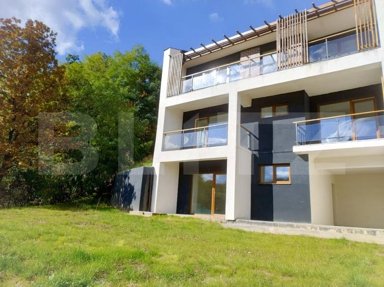 Duplex cu 4 camere cu Teren 456 Mp în Stolna