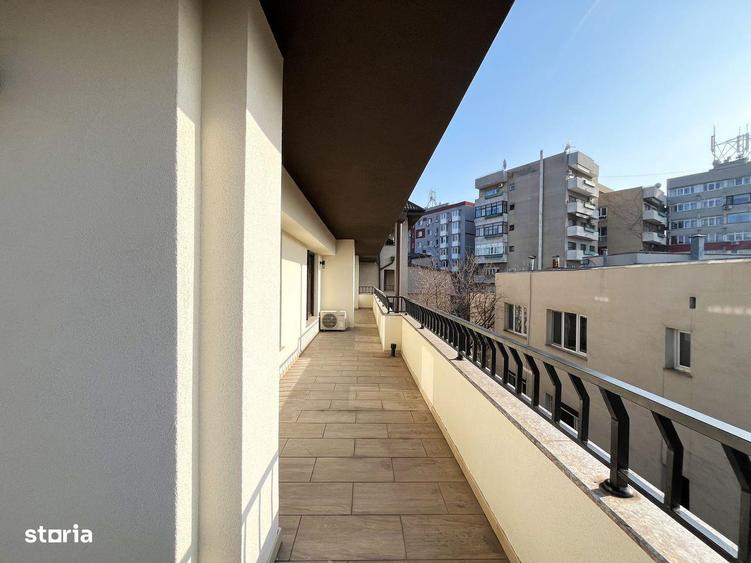 Apartament cu 4 camere în Arcul de Triumf