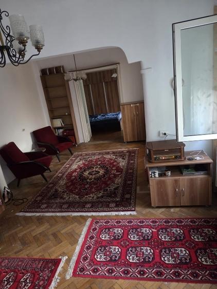 Casă individuală cu 5 camere cu Canalizare în Obor