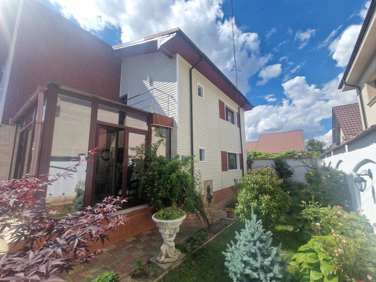 Casă individuală cu 4 camere cu Canalizare în Sud