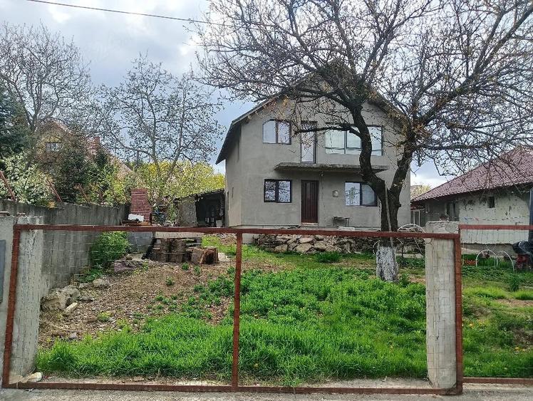 Casă cu 2 camere cu Teren 300 Mp în Bârnova